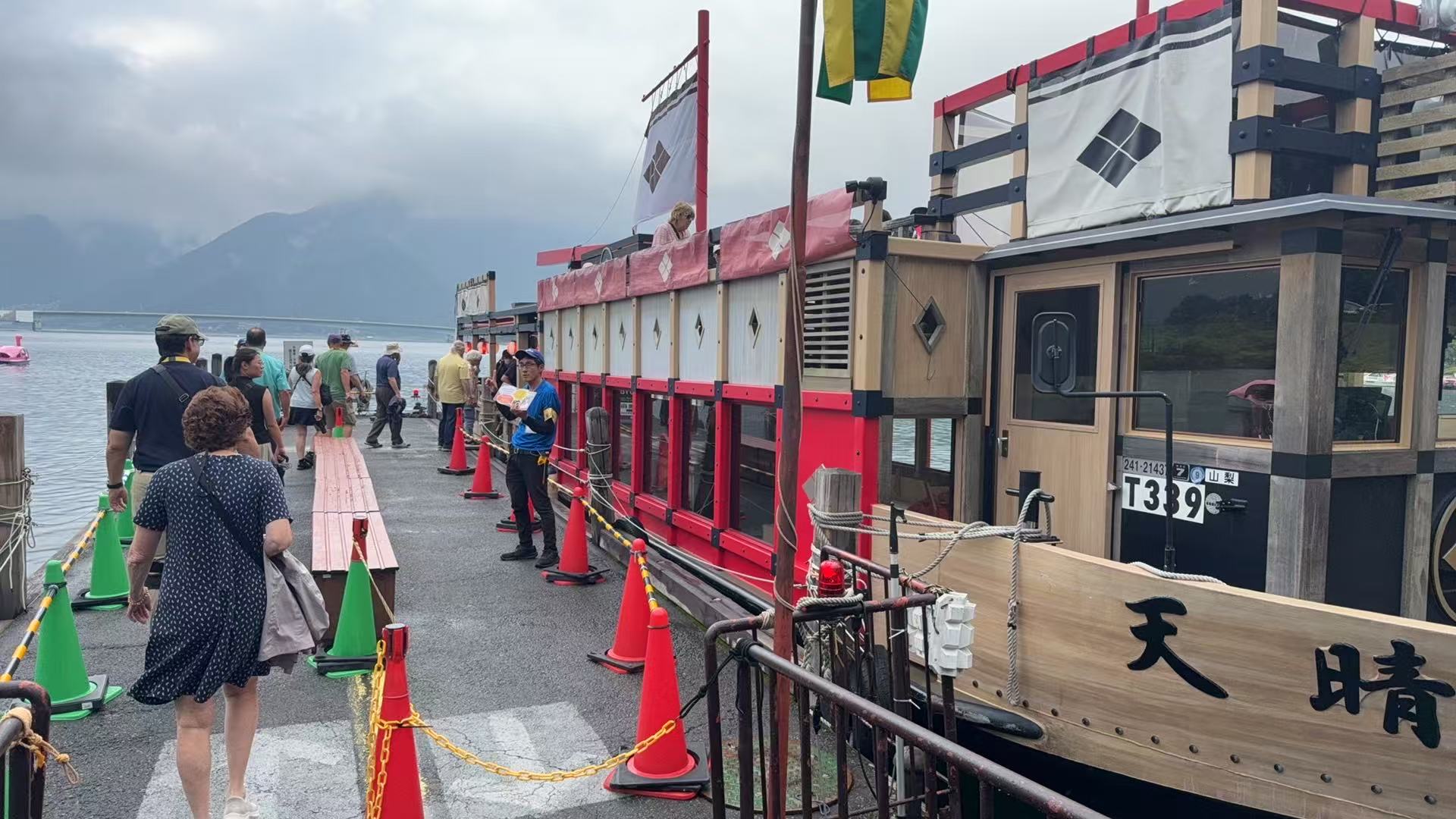 Pilgrims boarding the Japanese-style Appare sightseeing boat at Lake Kawaguchi